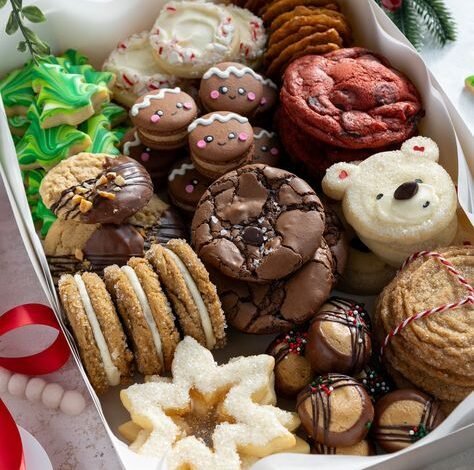 Christmas Cookie Box: 12 Delicious Recipes & Packing Tutorial