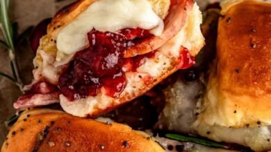 Easy Cranberry Turkey Sliders with Hawaiian Rolls